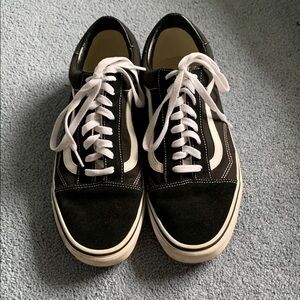 Vans Black and White Sneakers Classic Style